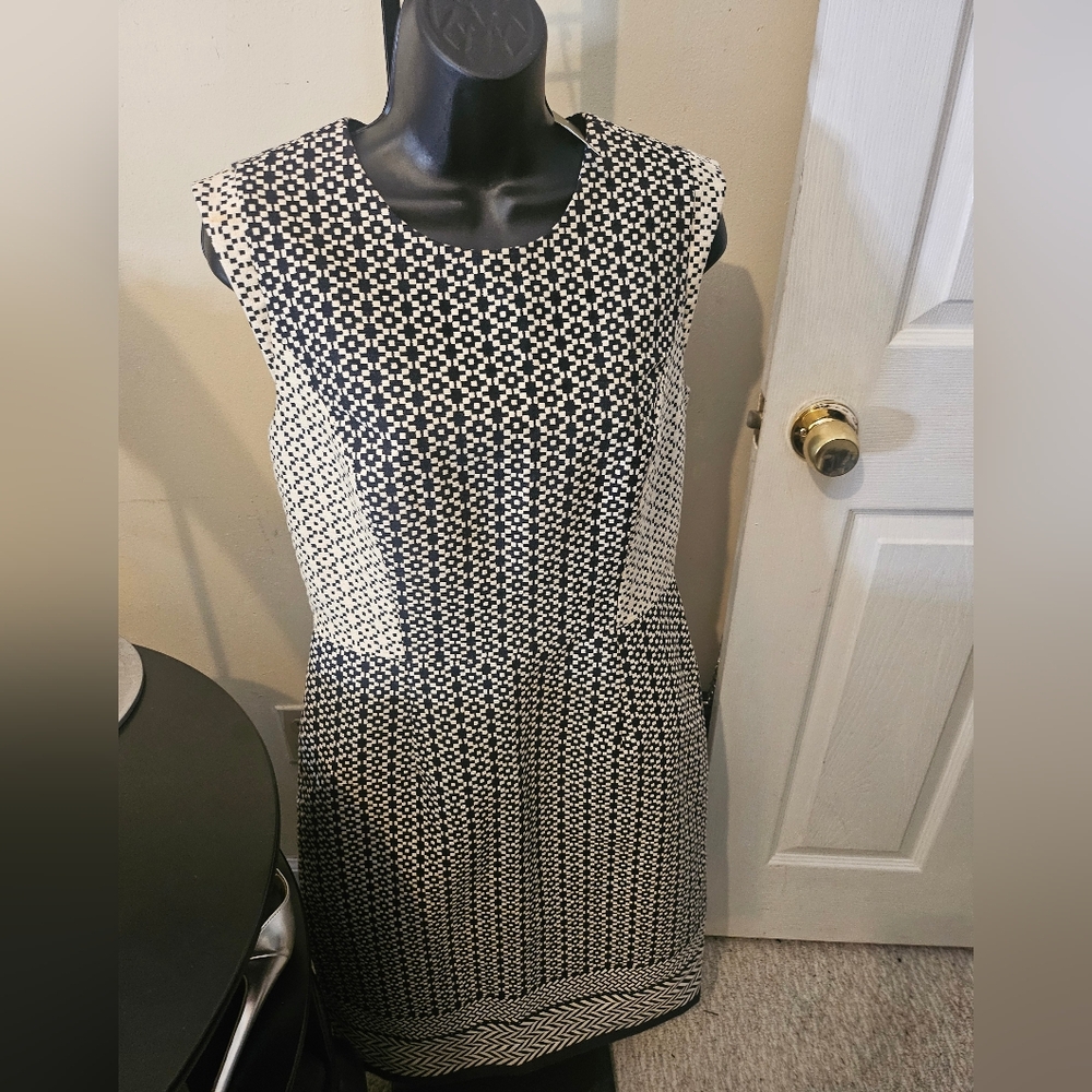 J Crew black and white textile shift dress size 10T